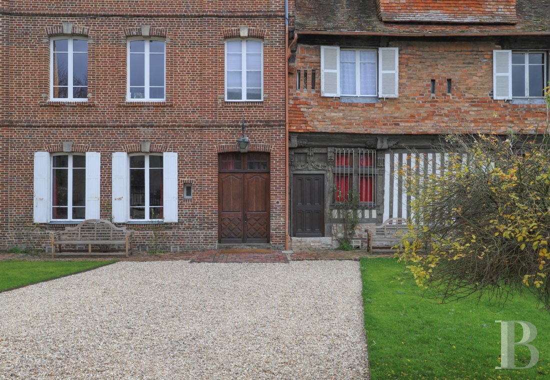 In Calvados, very close to the Basilica of Lisieux, a 16th century medieval manor. - photo  n°5